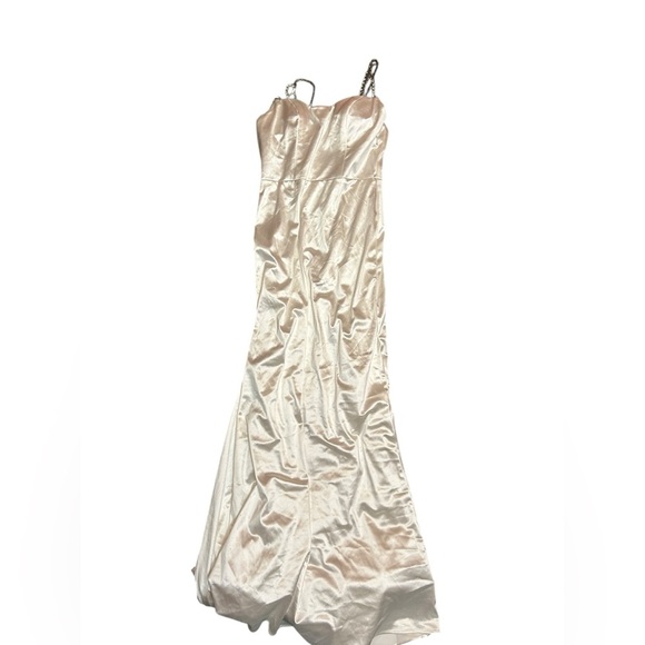 MAC DUGGAL
Rhinstone-Trim Trumpet Gown NWT Size 6 White - Picture 8 of 12